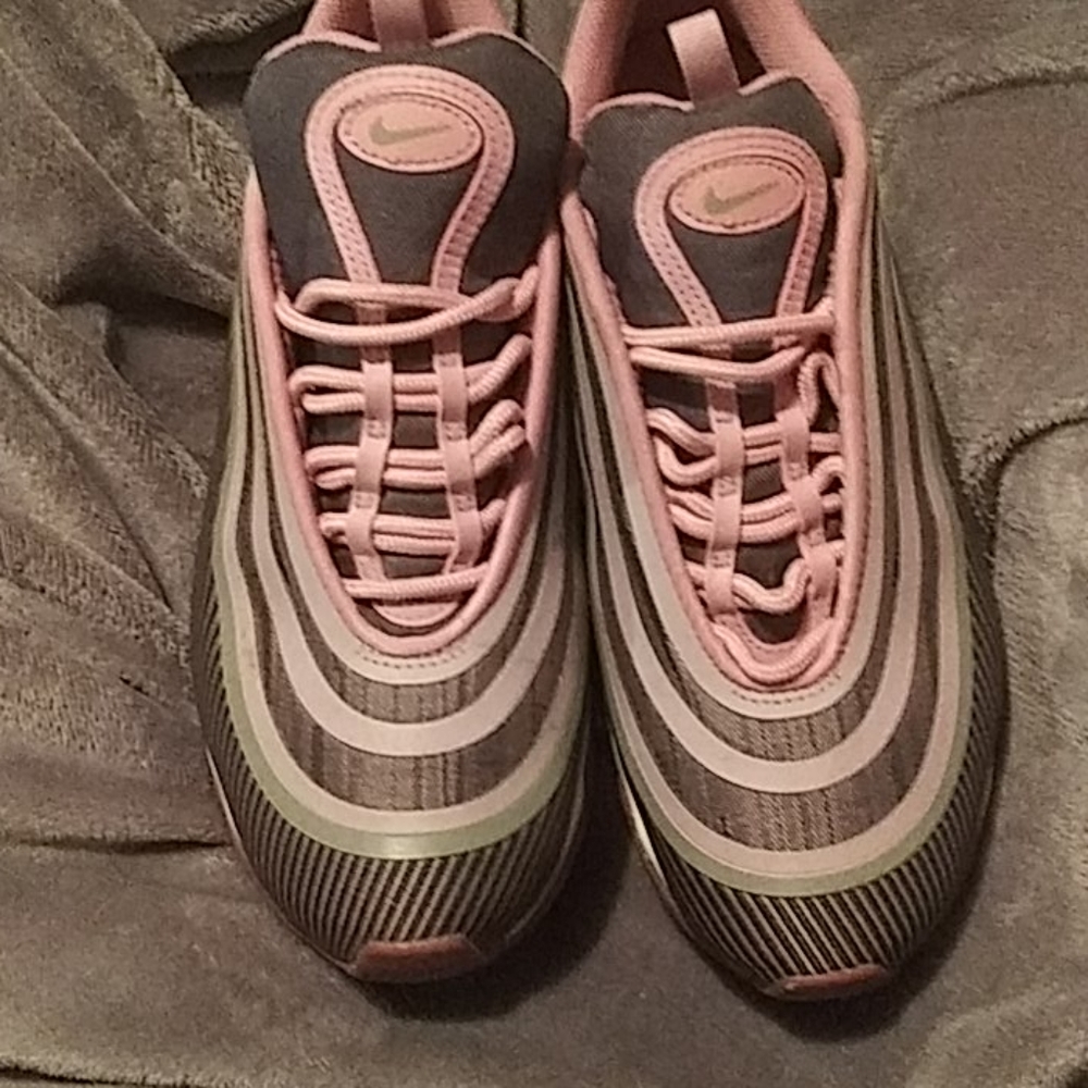 Women's air max size 7.5